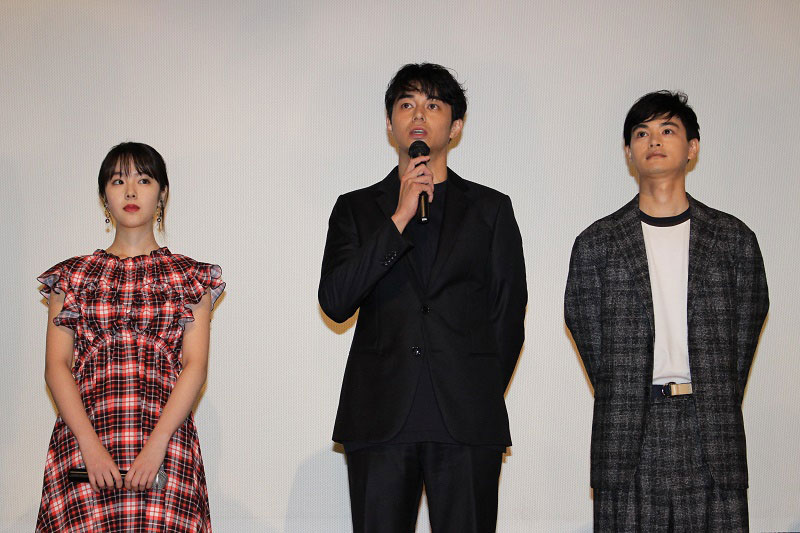 『寝ても覚めても』の初日舞台挨拶